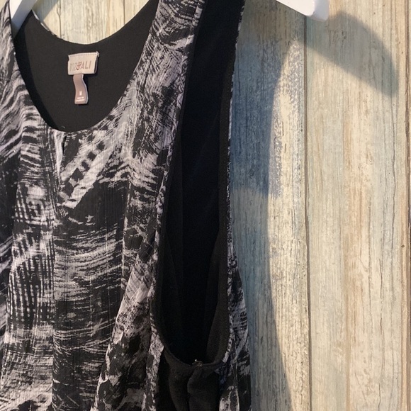Roz & Ali Black & Silver Sleeveless Hi-Lo Blouse | Size medium - Picture 7 of 9